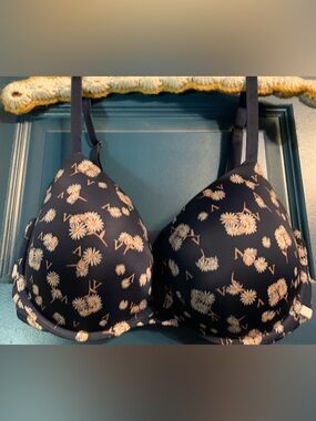 Victoria's Secret Black Bra with Yellow and Cream Daisy Print
